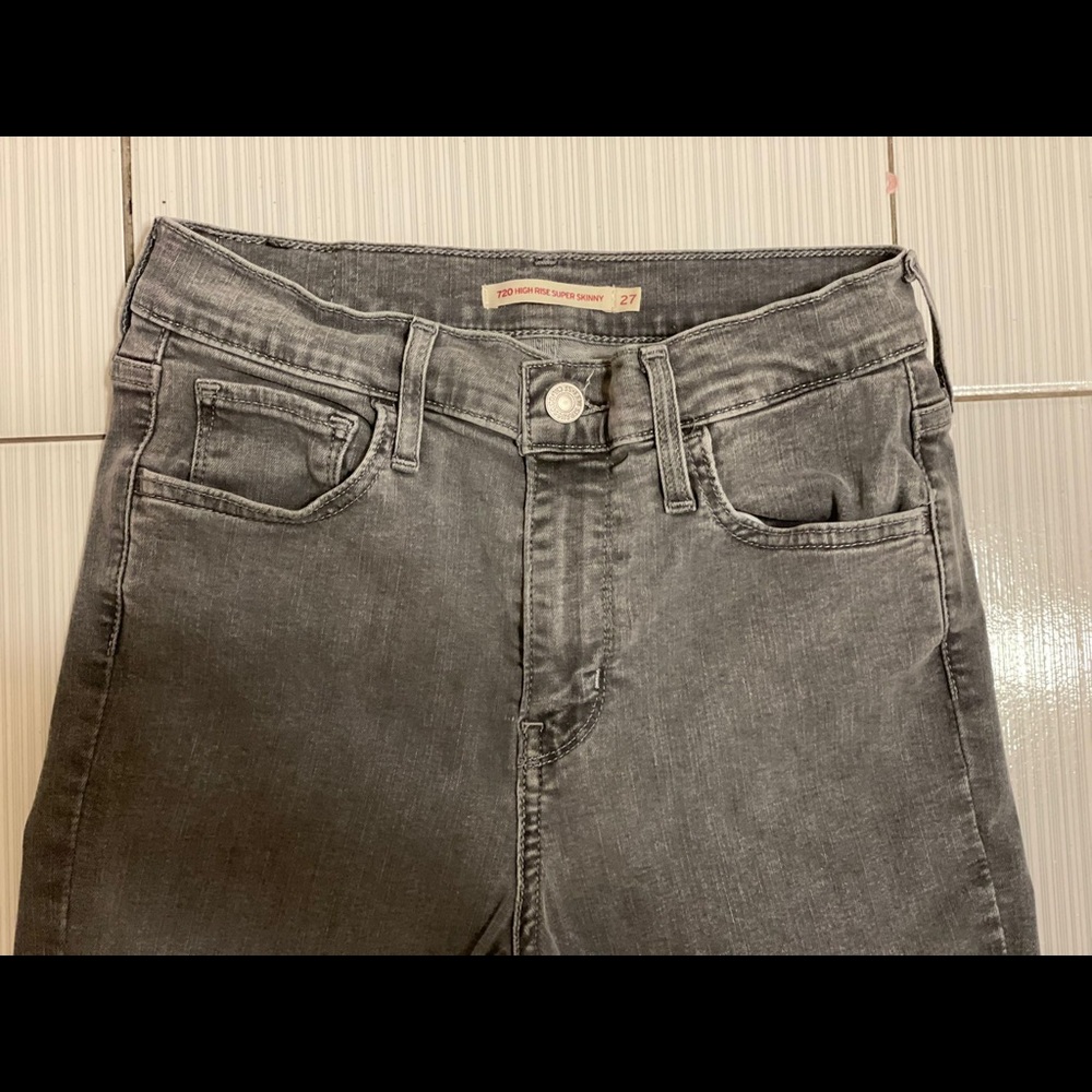 Levis 720 High Rise size 27